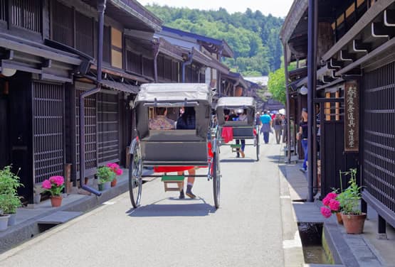 小資北陸慢旅〜黑壁廣場．東茶屋街．三井OUTLET. 探詢哆啦A夢．合掌村．高山古街五日